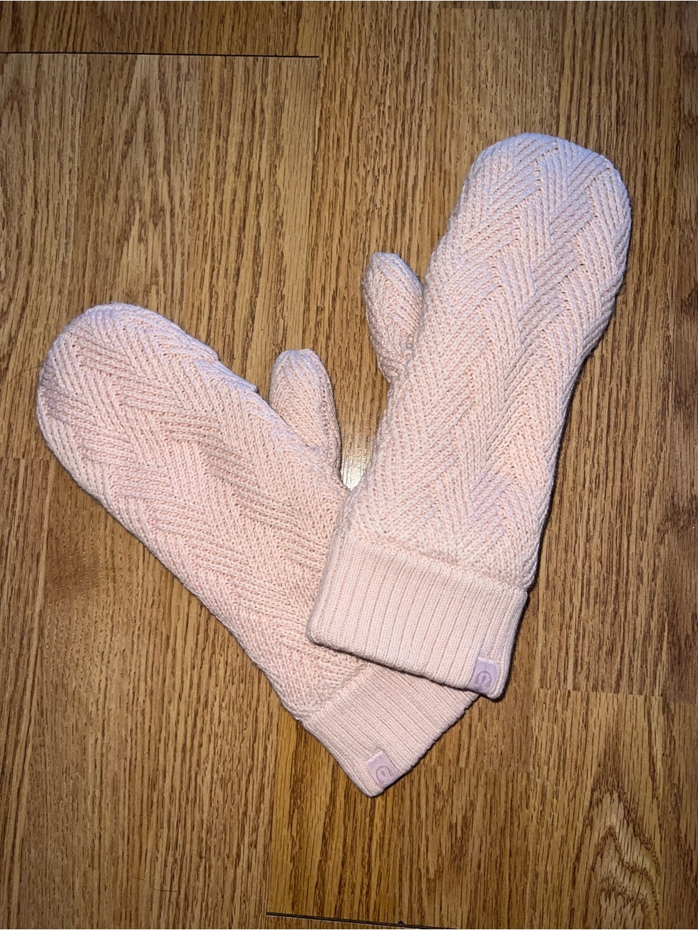 Lululemon Mittens